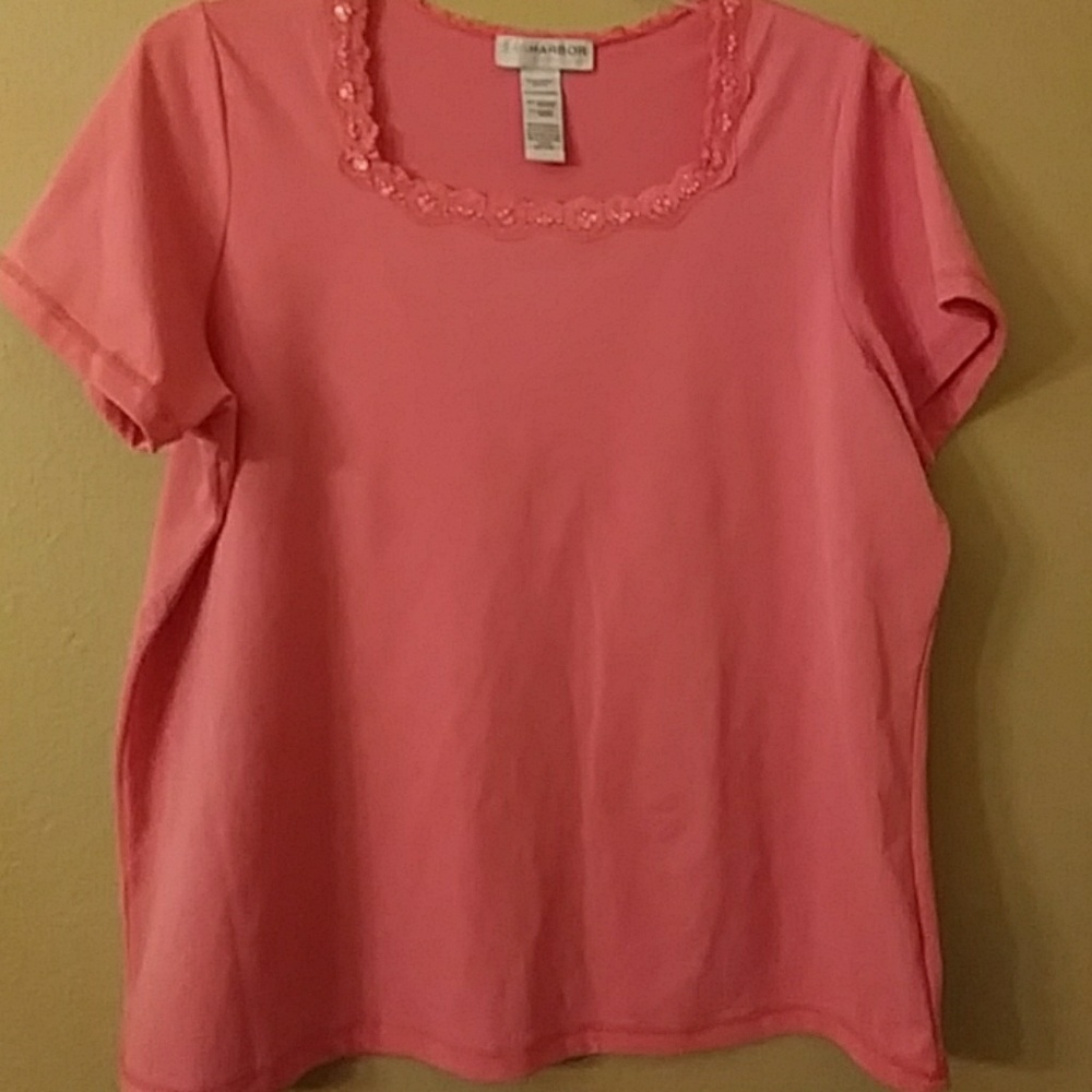 Dressy shirt only worn a few times from smoke free